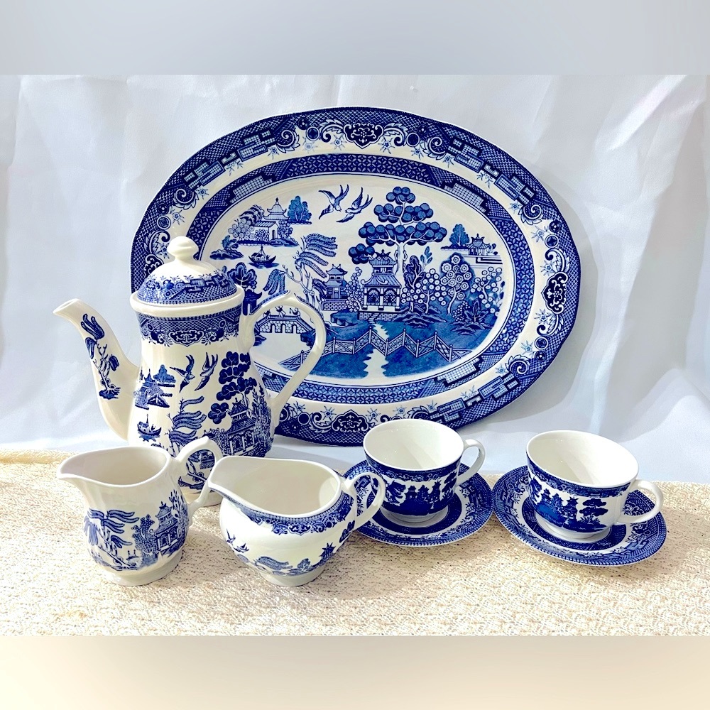 Vintage Blue Willow Coffee Pot, Creamer, Sugar, tea cups (Churchill), 18.5” Tray